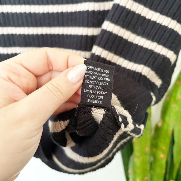 Blu Pepper Black Beige Striped Funnel Neck Sweater Cap Sleeve Knit Top Size L - Picture 6 of 7